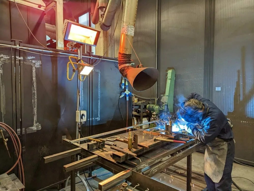 Werkplek verwarming met een infraroodstraler