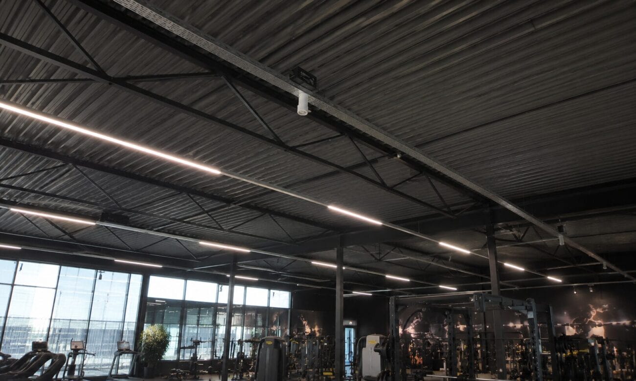 LED-retrofitmodules in een sporthal