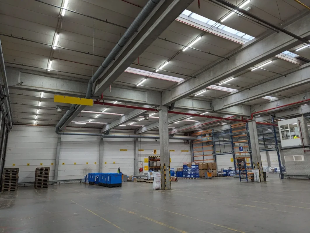 Lijnverlichting led logistieke hal